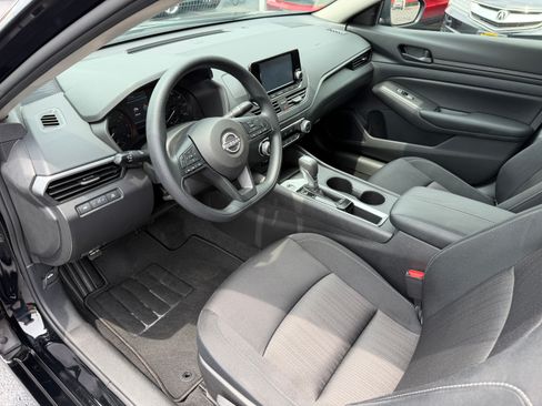 Used 2024 Nissan Altima 2.5 S FWD image 5