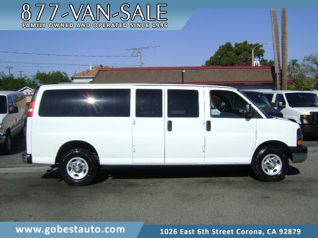 Used 2015 Chevrolet Express 3500 LT Extended Passenger RWD image 1