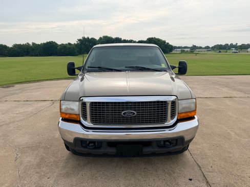 Used 2000 Ford Excursion 2WD XLT image 2