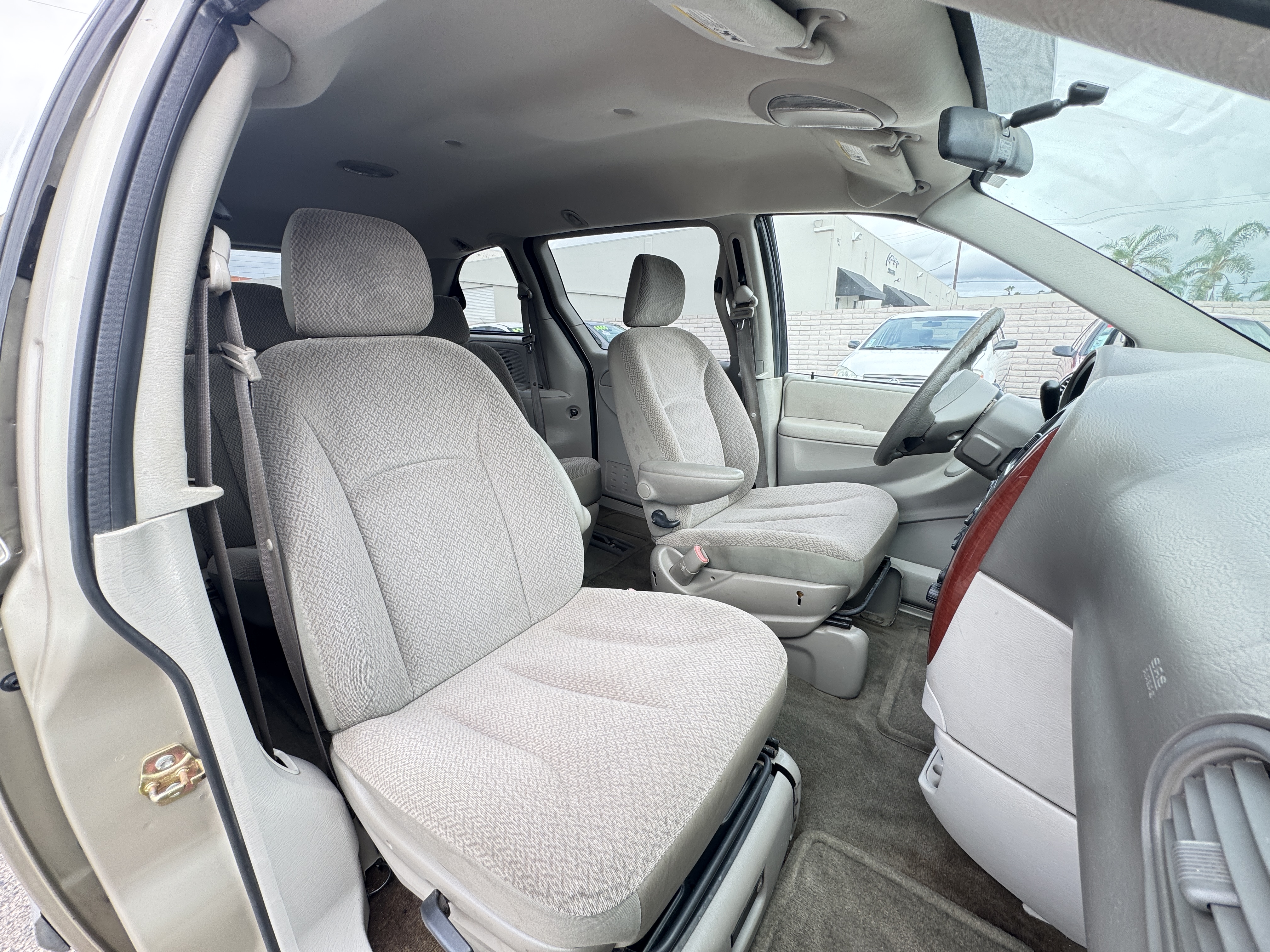 Used 2006 Chrysler Town & Country UNAVAIL FWD image 18