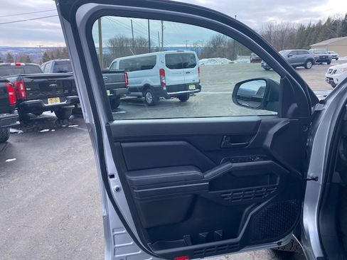 Used 2024 Toyota Tacoma SR image 12