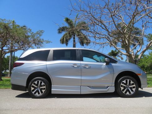 Used 2026 Honda Odyssey EX-L image 5