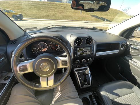 Used 2017 Jeep Compass Latitude image 5