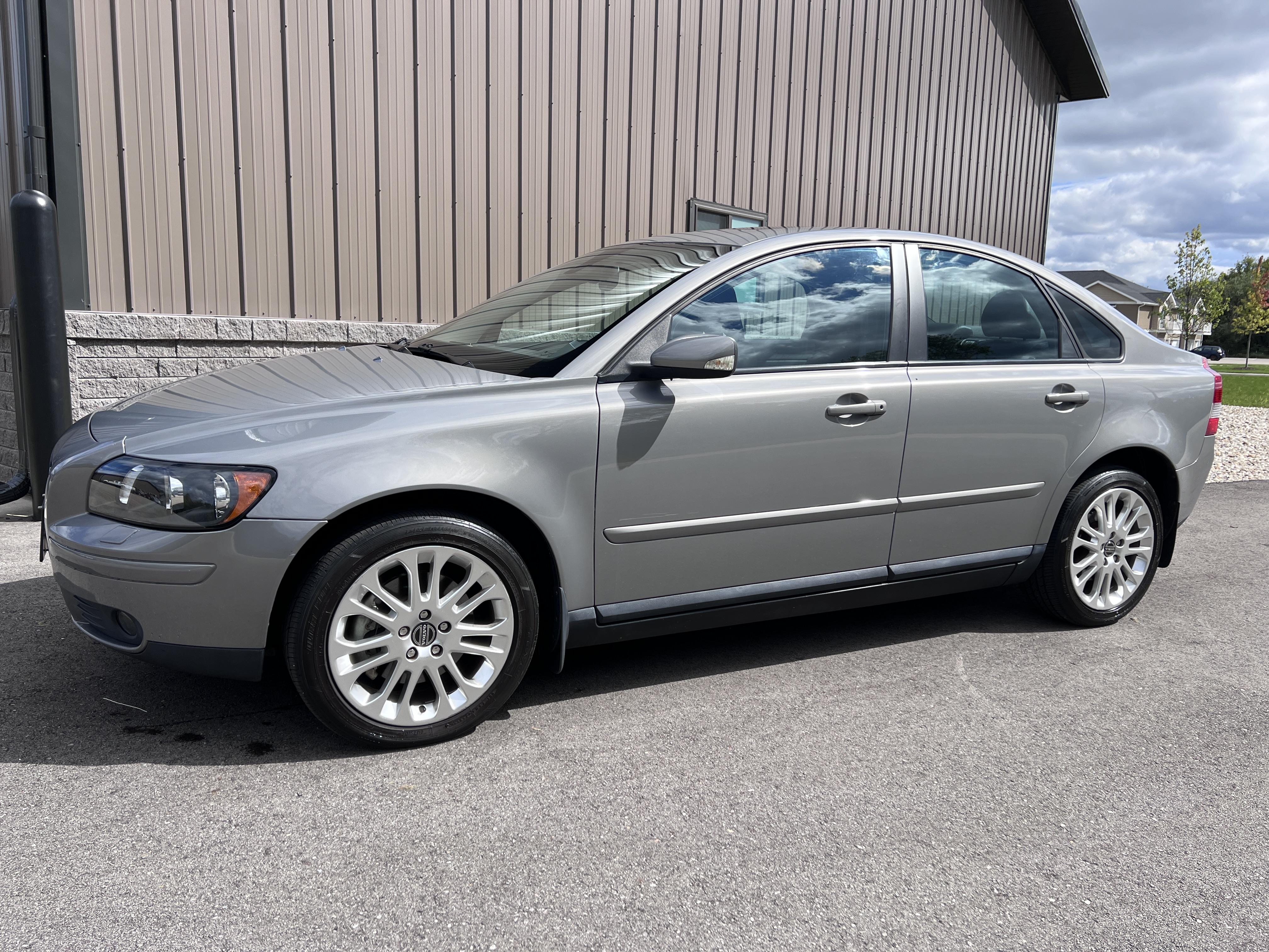 Used 2005 Volvo S40 T5 AWD image 3
