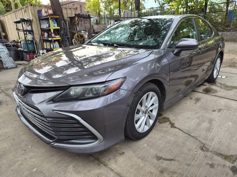Used 2021 Toyota Camry LE image 2