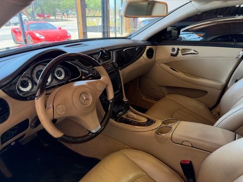 Used 2009 Mercedes-Benz CLS 550 w/ Premium Package image 20