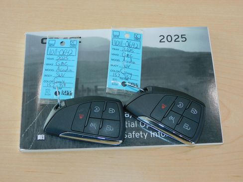 Used 2025 GMC Acadia Elevation image 31