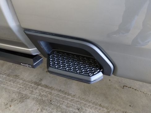 Used 2024 Chevrolet Silverado 2500 LT image 9