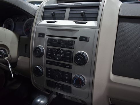 Used 2010 Ford Escape XLT image 25