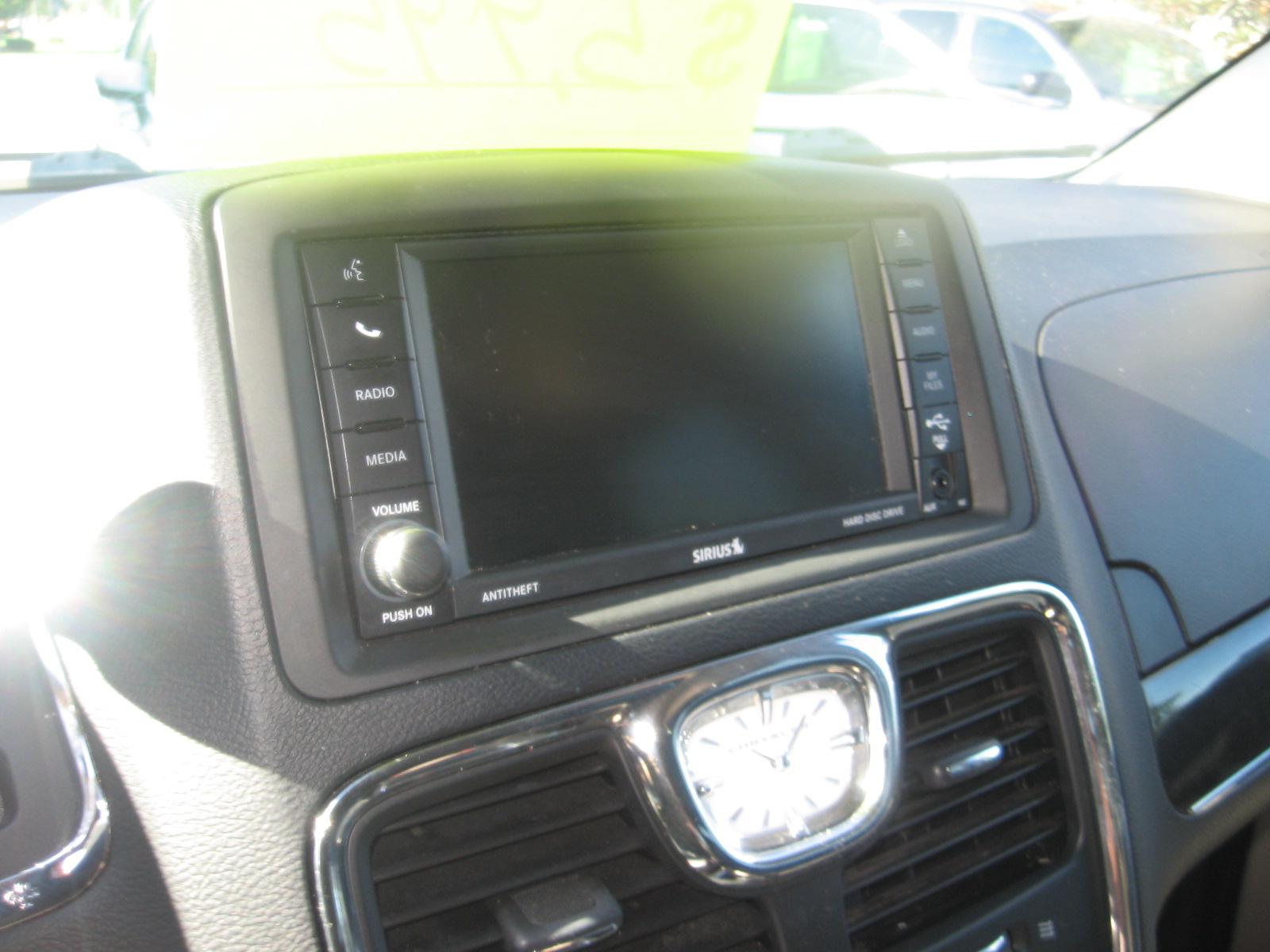 Used 2015 Chrysler Town & Country Touring-L FWD image 11