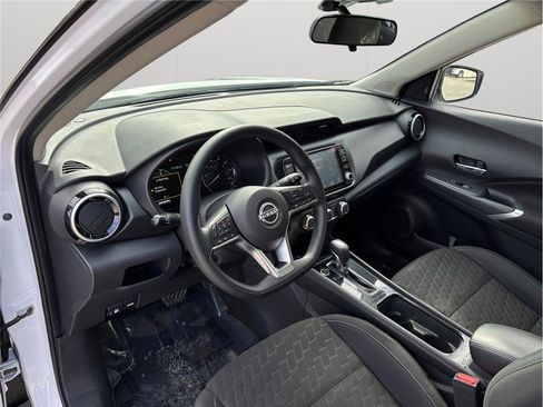 Used 2023 Nissan Kicks SV image 6