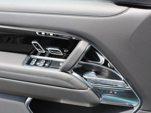 New 2025 Land Rover Range Rover SE image 17