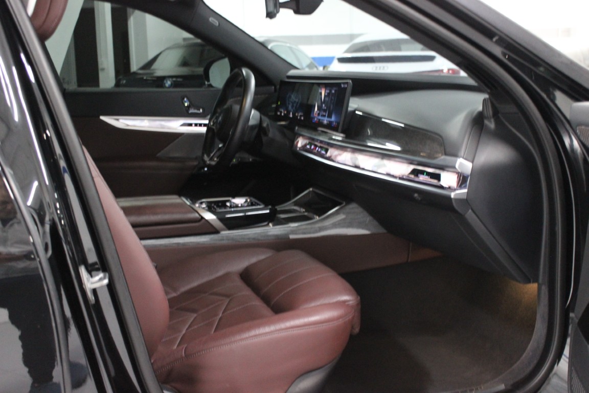 Used 2024 BMW i7 eDrive50 RWD image 59