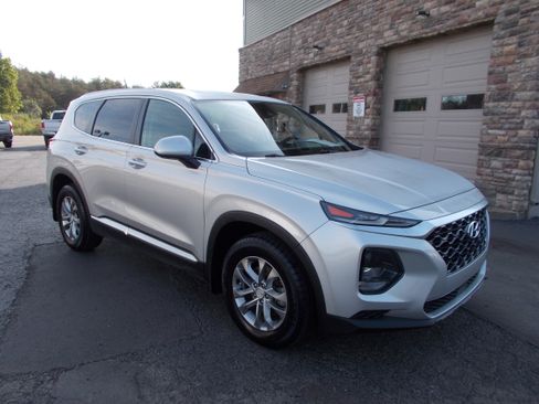 Used 2020 Hyundai Santa Fe SE image 3