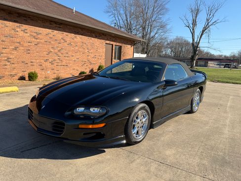 Used 2002 Chevrolet Camaro Z28 image 1