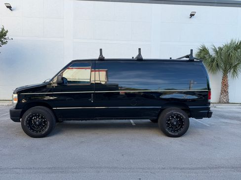 Used 2009 Ford E-150 and Econoline 150 UNAVAIL RWD image 2