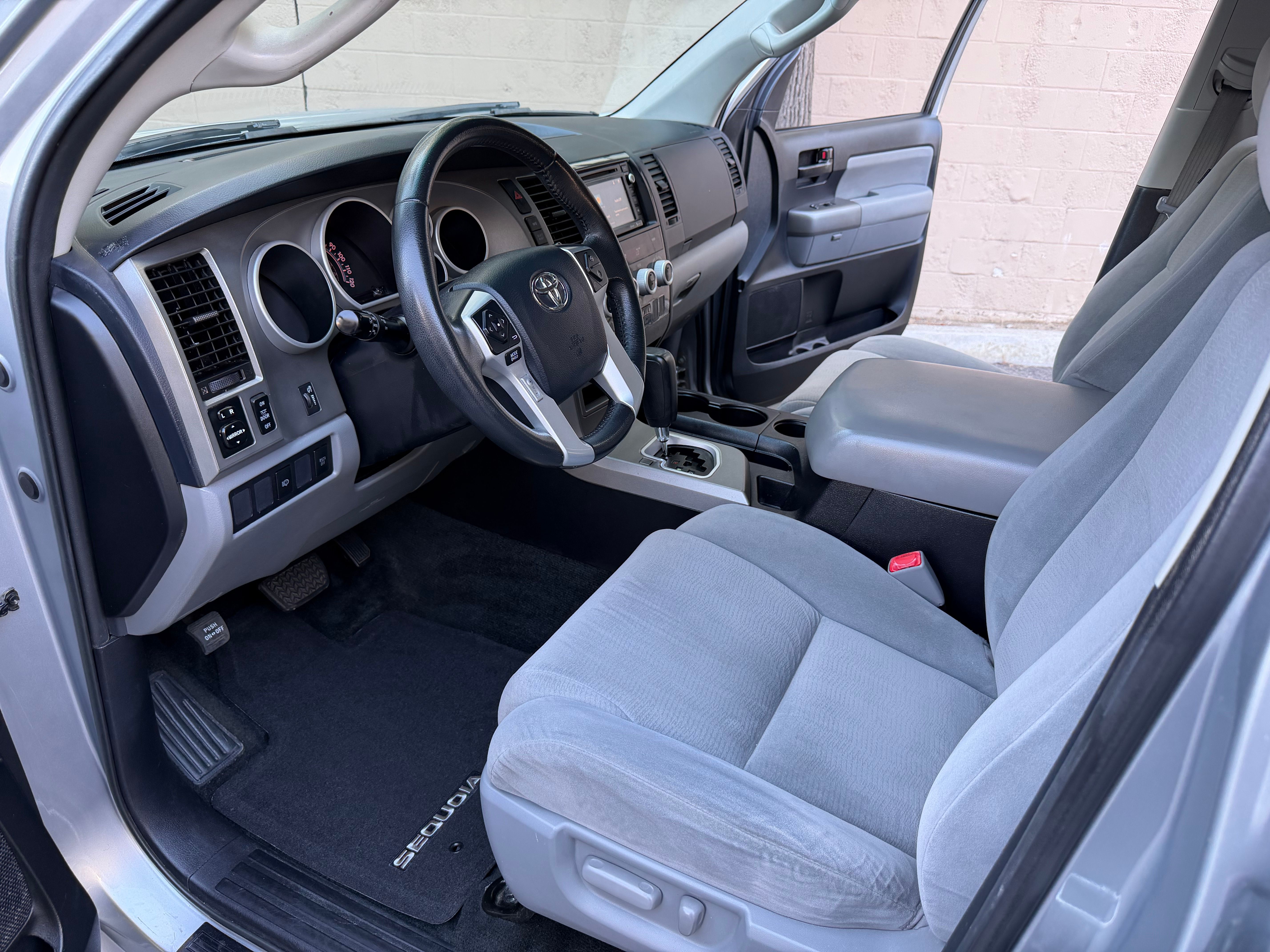 Used 2014 Toyota Sequoia 4WD SR5 image 18