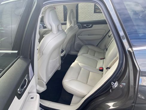 Used 2018 Volvo XC60 T8 Inscription image 22