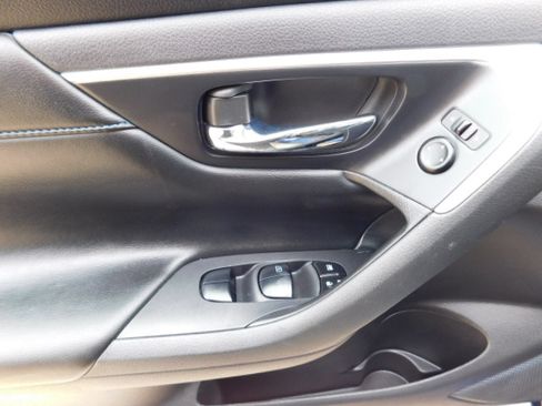 Used 2016 Nissan Altima 2.5 SR FWD image 11