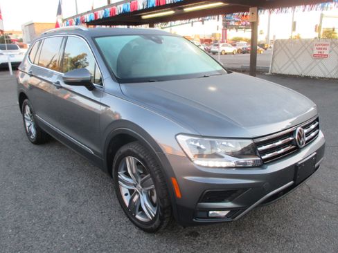 Used 2020 Volkswagen Tiguan SEL Premium image 15
