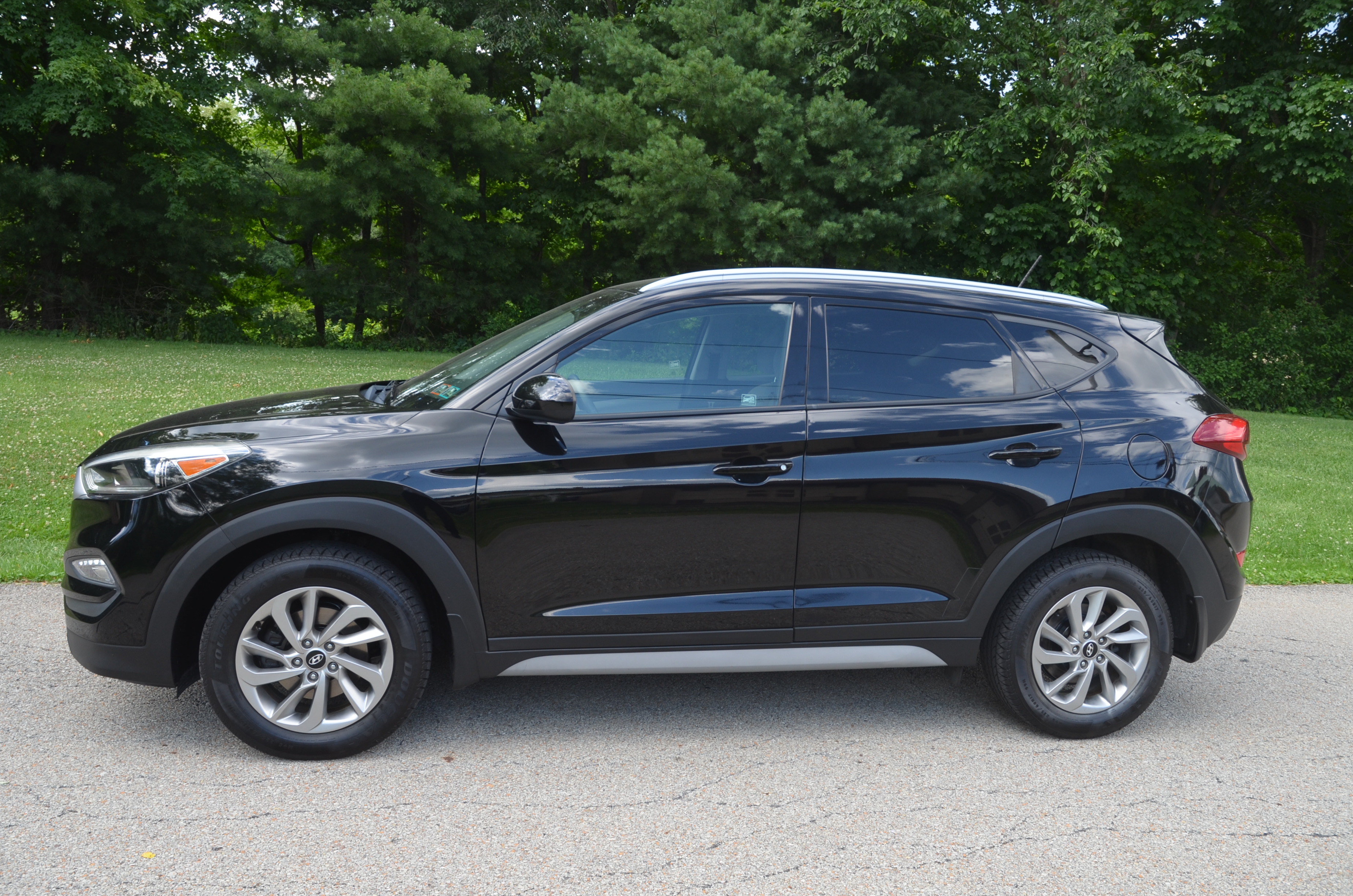 Used 2017 Hyundai Tucson AWD SE image 1