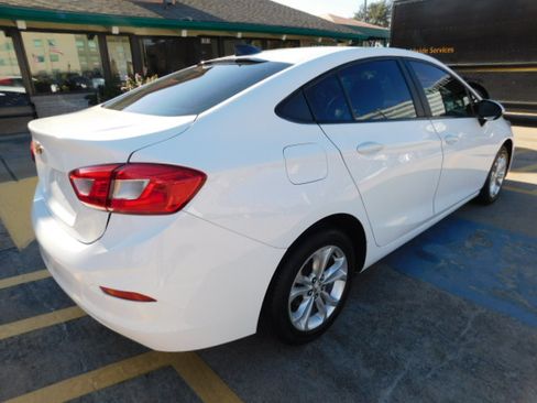 Used 2019 Chevrolet Cruze LS image 8