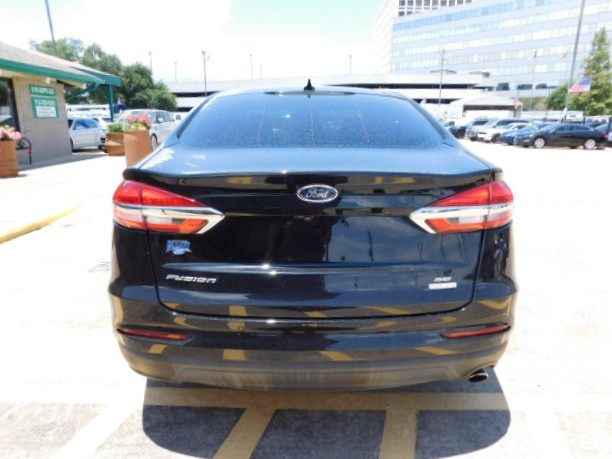 Used 2019 Ford Fusion SE FWD image 6