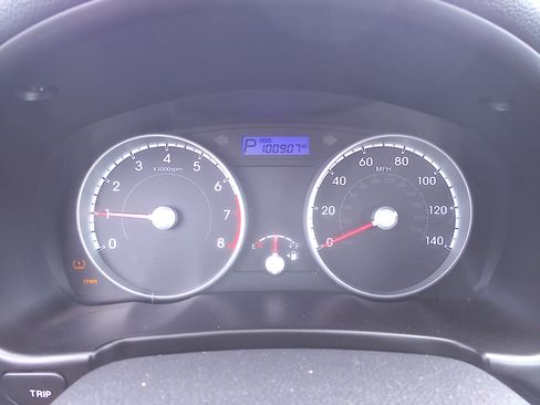 Used 2010 Hyundai Accent GS image 14