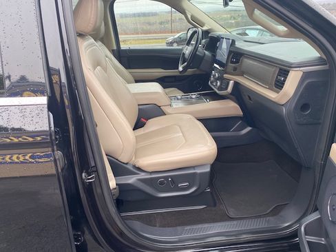 Used 2022 Ford Expedition Limited image 19