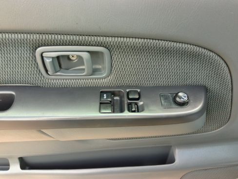 Used 2004 Nissan Frontier XE image 35