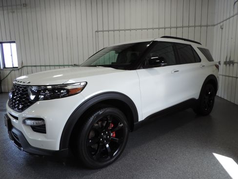 Used 2023 Ford Explorer 4WD ST image 2