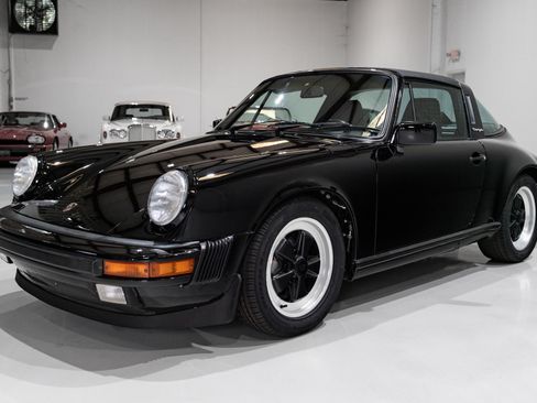 Used 1987 Porsche 911 Carrera RWD image 4