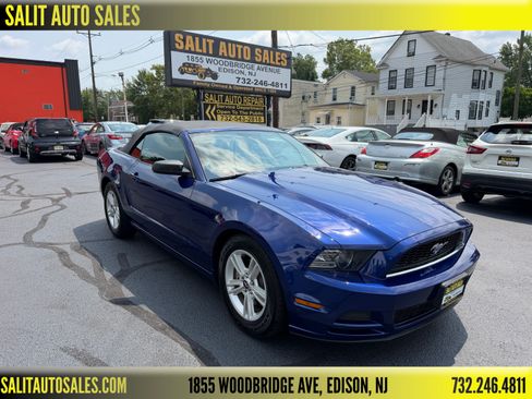Used 2014 Ford Mustang Convertible RWD image 1