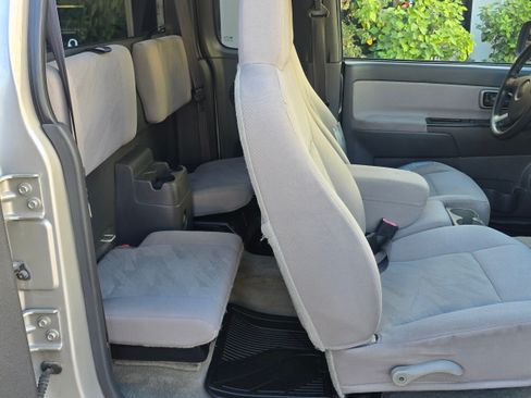 Used 2004 Chevrolet Colorado Z71 image 31