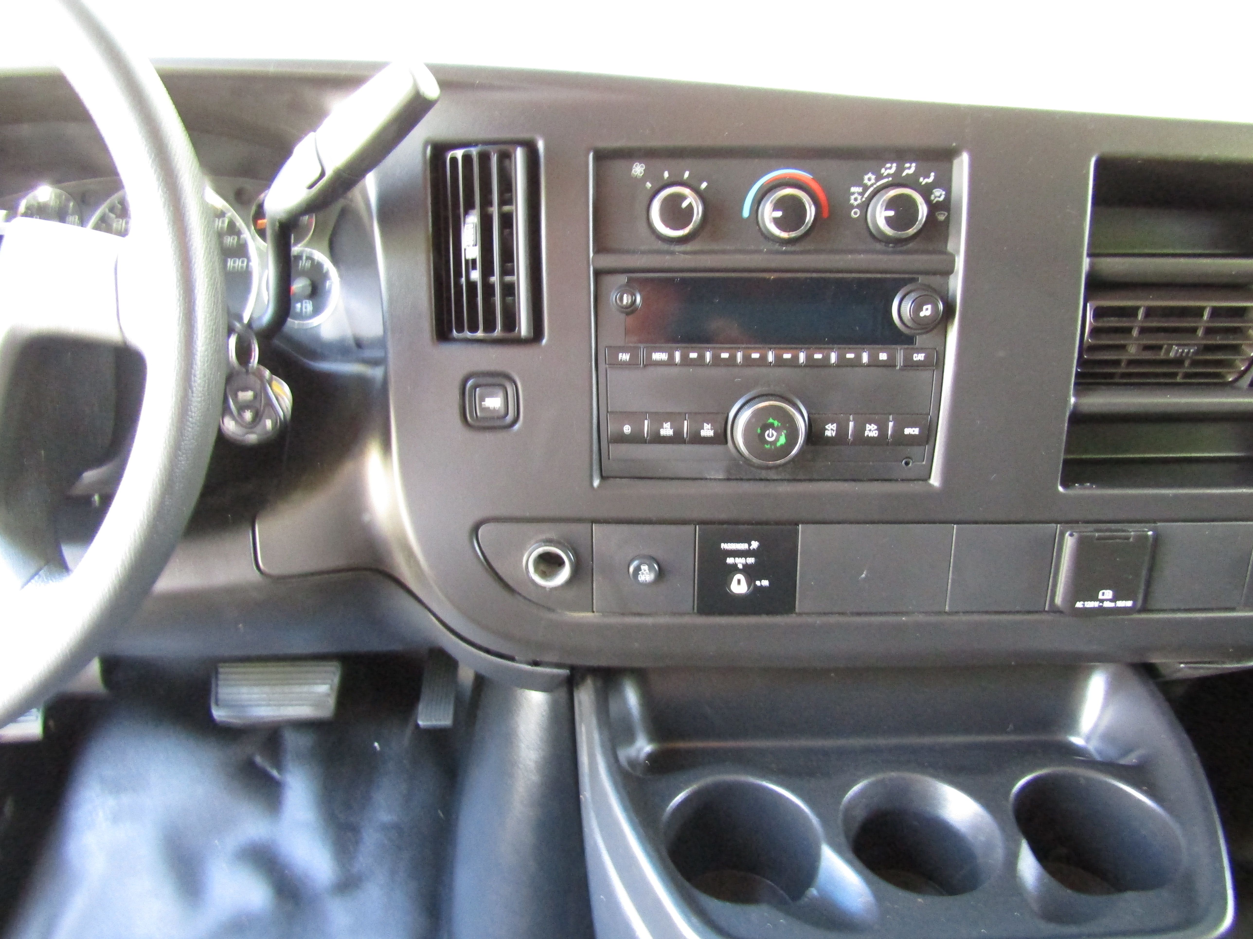 Used 2019 Chevrolet Express 2500 RWD image 13
