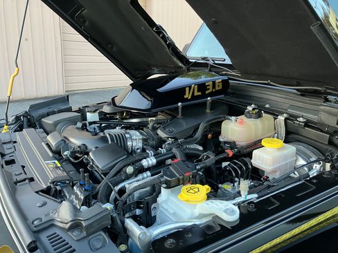 Used 2019 Jeep Wrangler Sport S image 14