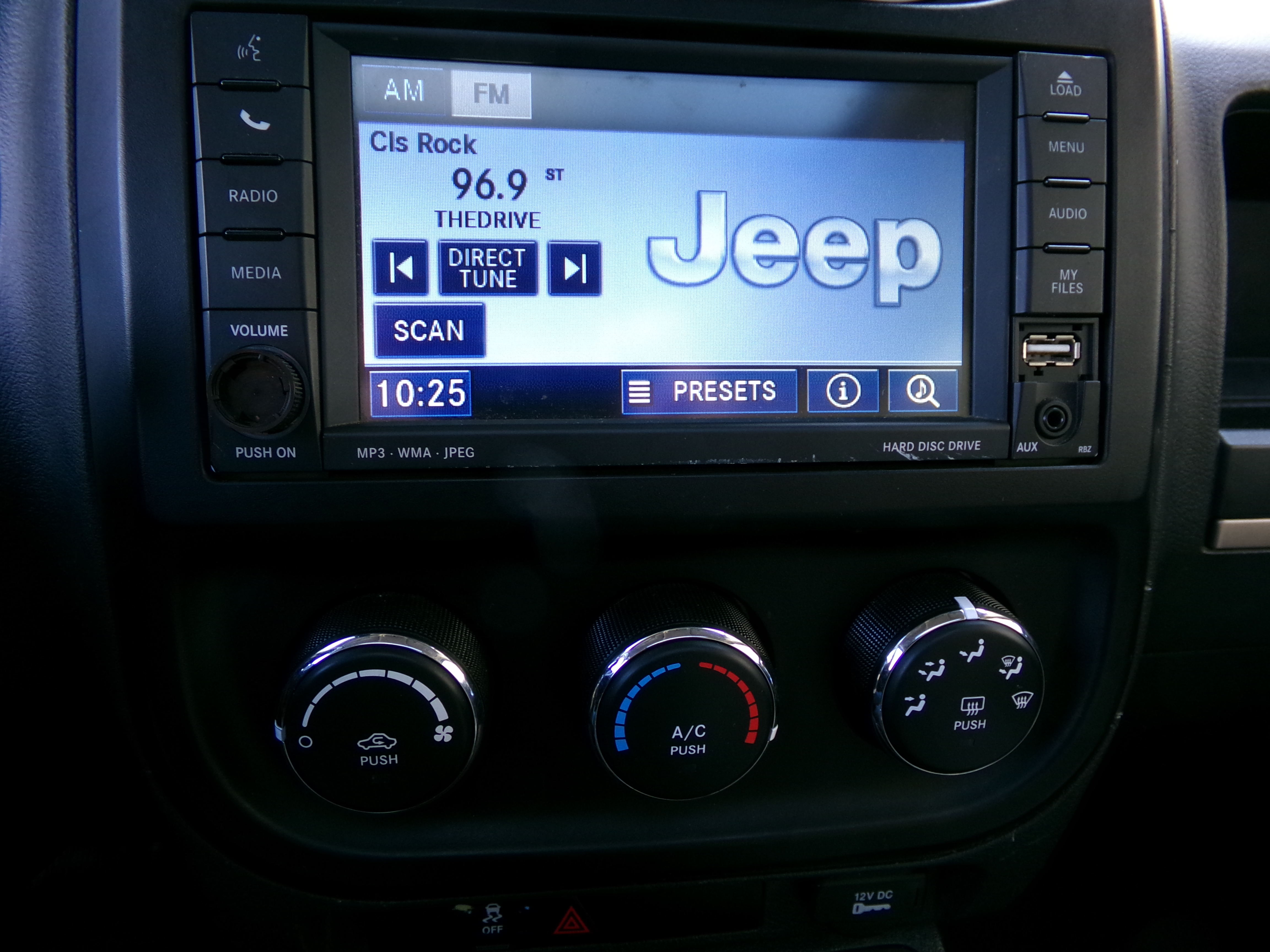 Used 2016 Jeep Patriot 75th Anniversary AWD/4WD image 19