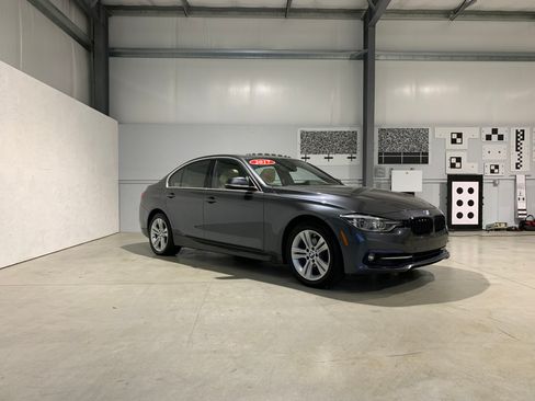 Used 2017 BMW 330i xDrive w/ Driver Assist image 5