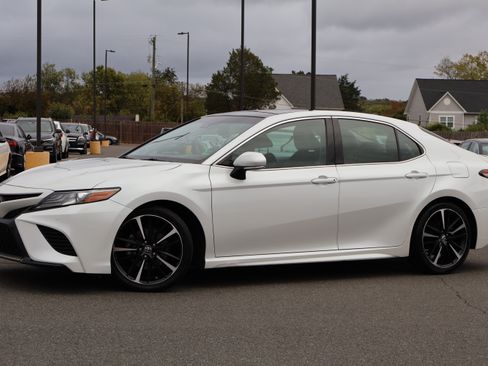 Used 2018 Toyota Camry XSE image 2