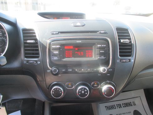 Used 2017 Kia Forte LX image 5