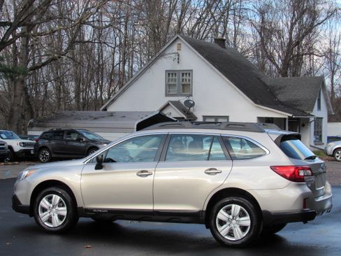 Used 2016 Subaru Outback 2.5i Premium image 7