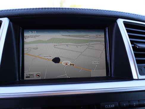 Used 2015 Mercedes-Benz GL 550 image 31