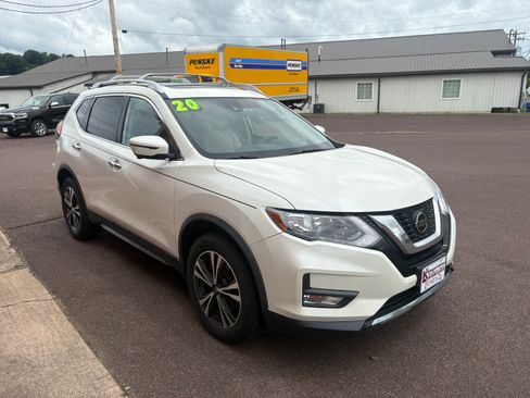 Used 2020 Nissan Rogue AWD SV image 3