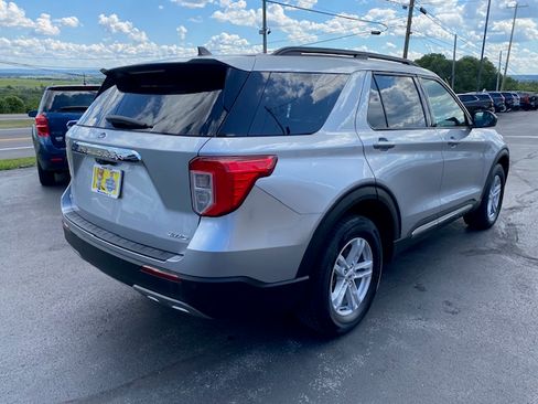 Used 2022 Ford Explorer XLT image 6