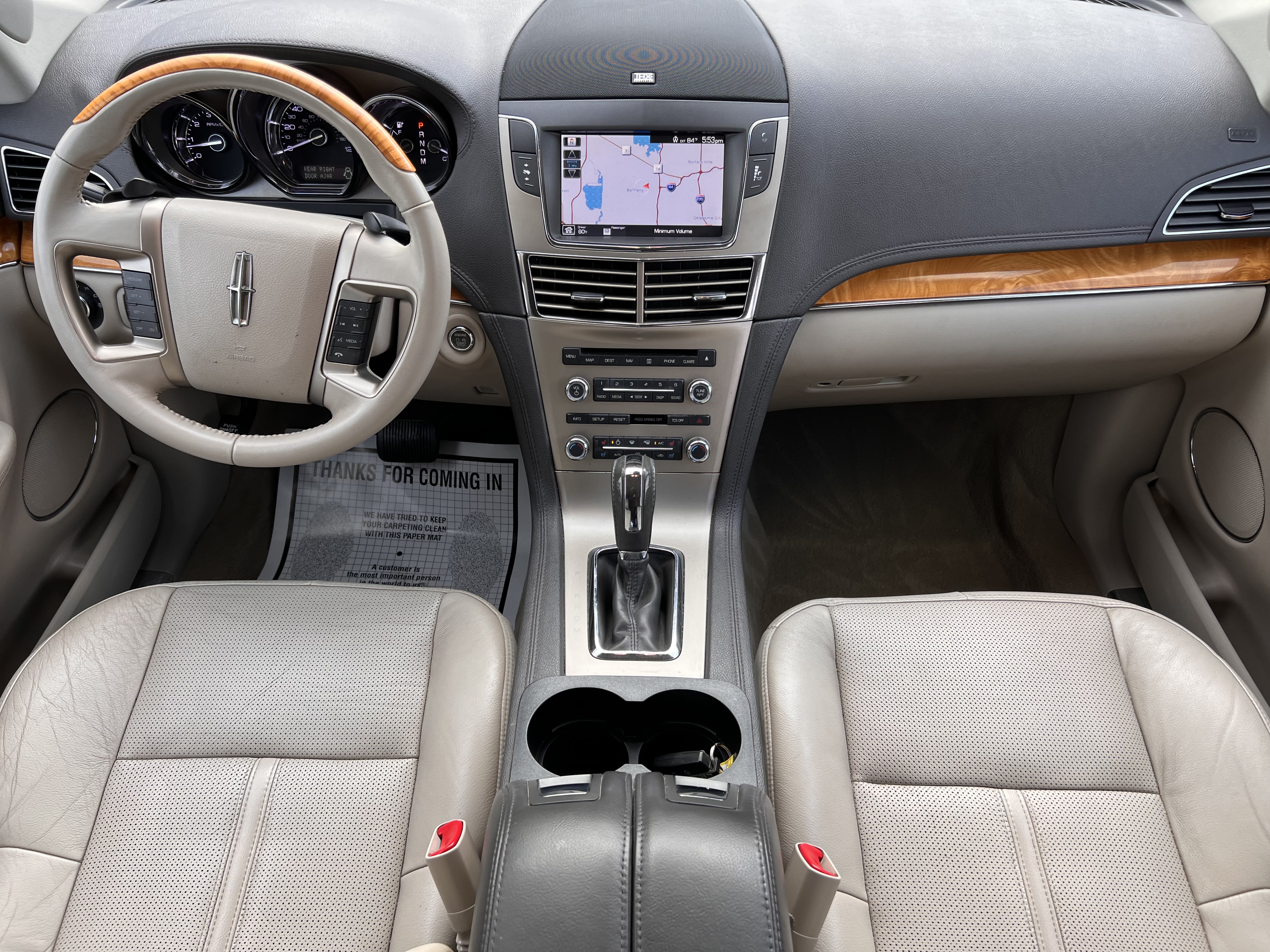 Used 2011 Lincoln MKT AWD image 3