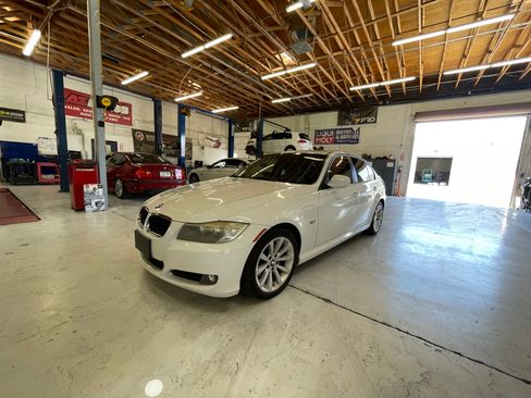 Used 2011 BMW 328i image 3