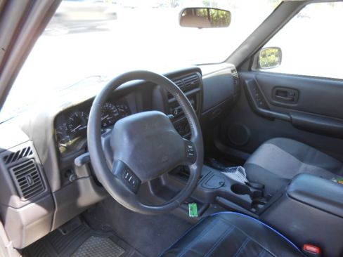 Used 2001 Jeep Cherokee 2WD Sport 4-Door image 10