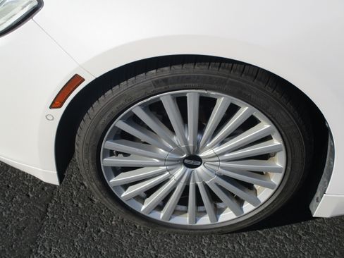 Used 2017 Lincoln MKZ Reserve image 9