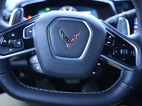 Used 2021 Chevrolet Corvette w/ Z51 Performance Package image 13