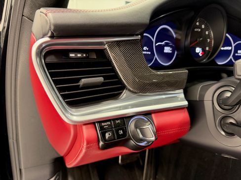 Used 2019 Porsche Panamera GTS image 11